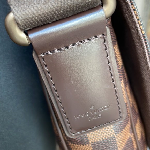 Louis Vuitton IMMACULATE and RARE Damier Ebene Crossbody Bag - Picture 5 of 14